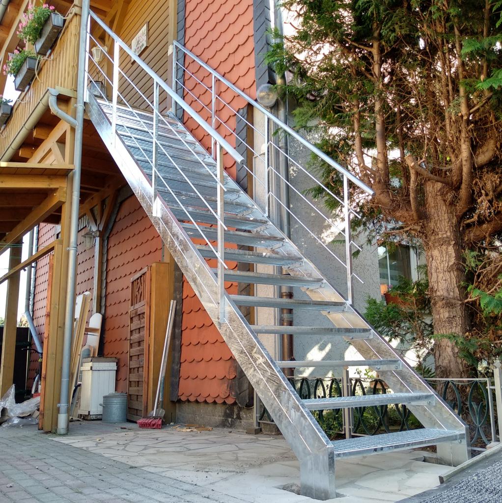 Stahltreppen Aussentreppen Metalltreppen aus Polen Gelander Zaune in