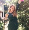 junge,  blonde Fee sucht Mann ihrer Träume