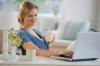 Nebenjob von zu Hause arbeiten,  mit PC und Online-Büro. Familienfreundliche Zeit