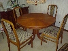 Esszimmer mit Tisch und 4 Stühlen