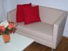 unbenutzte,  moderne,  schicke beige Ledercouch aus Musterwohnung