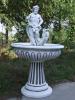 Balustraden,  Springbrunnen,  Säulen,  Figuren und Sitzgarnituren aus Beton.