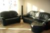 Graublaue 2- u. 3 Sitzer Ledercouch mit Ottomane, 