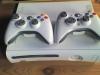 X-Box 360 mit Festplatte,  zwei Steuerungen (kabellos),  Fernbedienung (Microsoft)