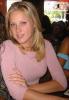 Jung,  blond,  sinnlich  sucht 