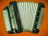 Hohner Morino Artiste IV D,  B-Griff,  4 chörig; 3-faches Tremolo,  gepflegt