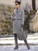Figurbetontes Strickkleid mit auffälliger Kragenform - Damenmode aus Italien