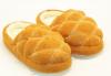 Brot fuer die Fuesse,  Hausschue im Brotdesign