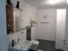 Behindertengerecht & Neuwertig,   Top Wohnung mit Möbel und Garage wird frei