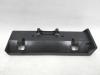 Befestigungswinkel Armlehne für die 2. Sitzreihe unten Tesla Modell 3 1103662-00
