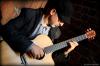Erteile Gitarrenunterricht 