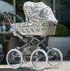 Zuckersüßer Kinderwagen mit Blütenmuster aus zarter Spitze von Bebecar NEU