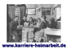 e Karriere-Leiter mit Heimarbeit und zielorientierter Erfolgsaussicht hinaufstei