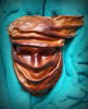 handgefertigte Masken als Wandschmuck