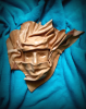 handgefertigte Masken als Wandschmuck