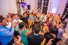 1 DJ,  der auch singen kann. the musicman Daniel Koch: DJ,  Gesang,  Gitarre