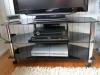 Exklusives TV - Rack London von Ben Klee für Fernsehgeräte und Zubehör