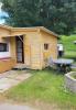 Mit Holz eingemachter Camper und angebauter Küche