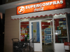Kleiner,  gut ausgestatter Supermarkt in Madryn,  Argentinien Vollexistenz